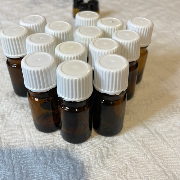 25 Young Living EMPTY Essential Oil Bottles 15 ml 5 ml and smaller - Picture 6 of 7